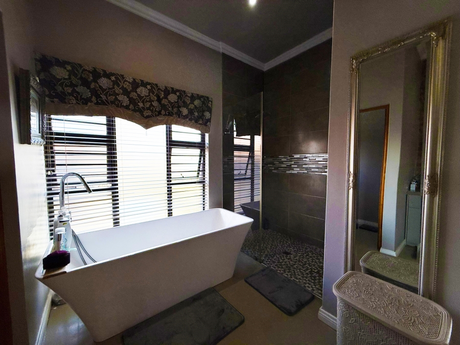 4 Bedroom Property for Sale in Tuscany Ridge North West